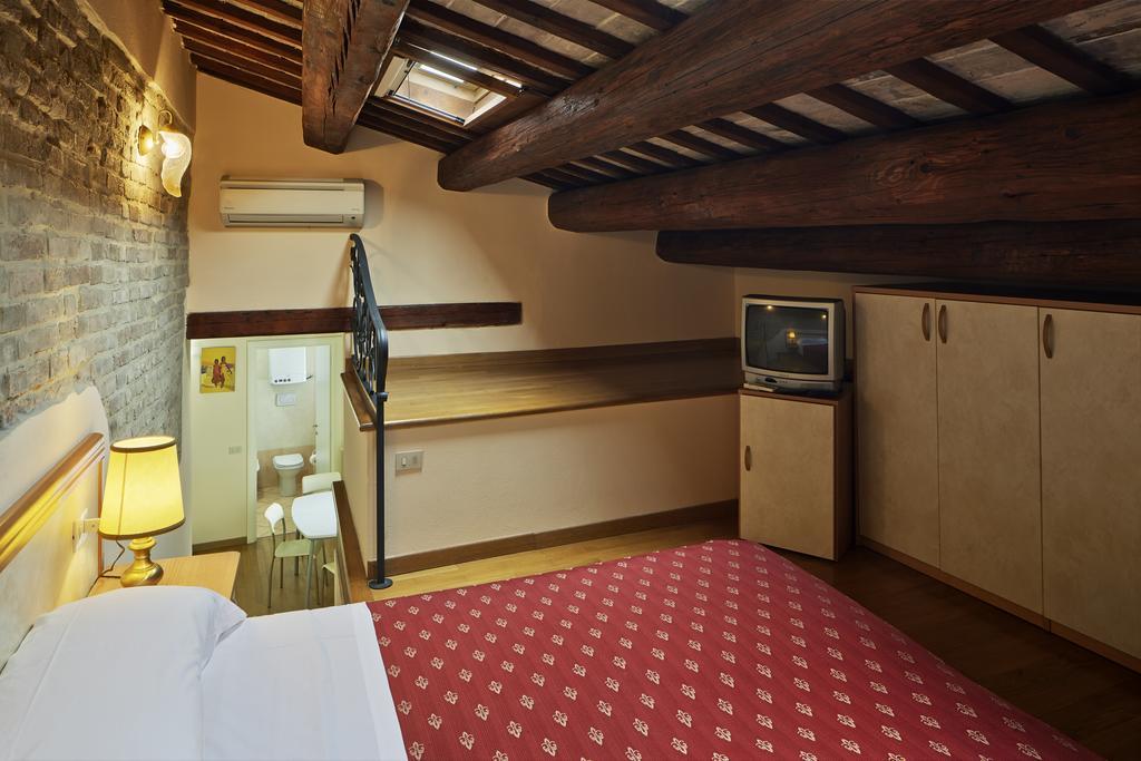 Residence Cavour 63 Равена Стая снимка